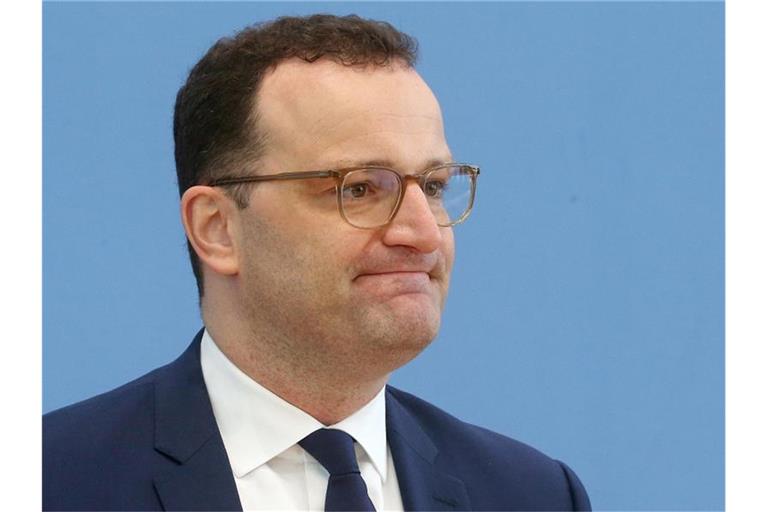Jens Spahn (CDU), Bundesgesundheitsminister, beantwortet vor der Bundespressekonferenz Fragen von Journalisten zu weiteren Entwicklungen in der Corona-Pandemie. Foto: Wolfgang Kumm/dpa