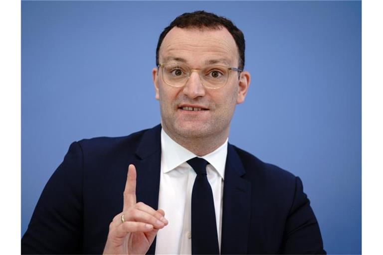 Jens Spahn (CDU), Bundesminister für Gesundheit, gibt eine Pressekonferenz zur Entwicklung in der Corona-Pandemie. Foto: Kay Nietfeld/dpa