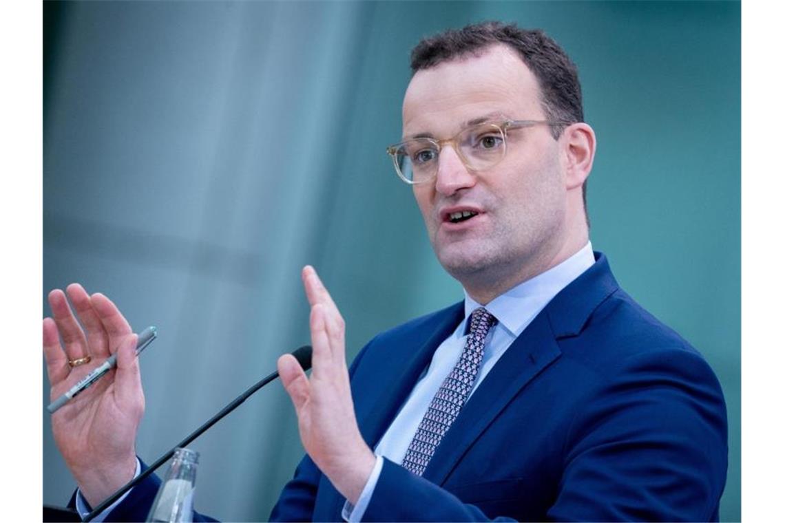Hoffnung auf deutlich mehr Impfstoff im Februar Jens Spahn (CDU), Bundesminister für Gesundheit, gibt in seinem Ministerium eine Pressekonferenz zur Impfstrategie der Bundesregierung. Foto: Kay Nietfeld/dpa