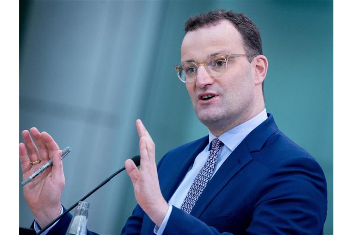 Jens Spahn (CDU), Bundesminister für Gesundheit, gibt in seinem Ministerium eine Pressekonferenz zur Impfstrategie der Bundesregierung. Foto: Kay Nietfeld/dpa