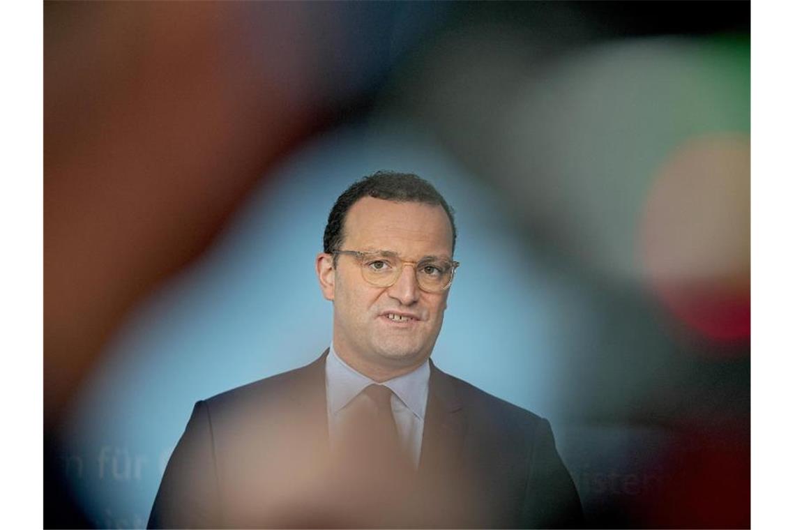 Geteiltes Echo auf Ende der Quarantäne-Entschädigung Jens Spahn (CDU), Bundesminister für Gesundheit, spricht bei einem Pressestatement nach den Beratung über ein einheitliches Vorgehen bei Verdienstausfall-Entschädigungen wegen Quarantäne im Rahmen der Corona-Pandemie. Foto: Michael Kappeler/dpa