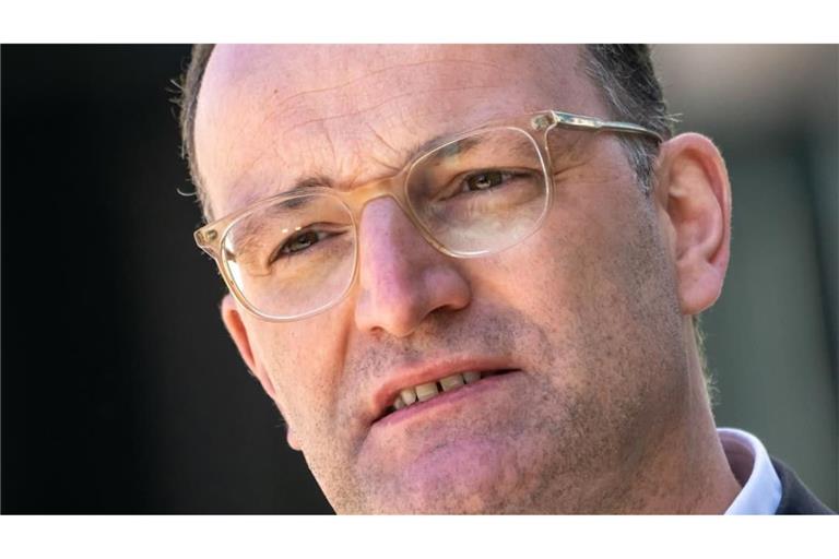 Jens Spahn (CDU), damals Vorsitzender der CDU/CSU-Fraktion im Bundestag, spricht im April 2026 bei einer Pressekonferenz nach der Klausur des Vorstands der CDU/CSU-Bundestagsfraktion.