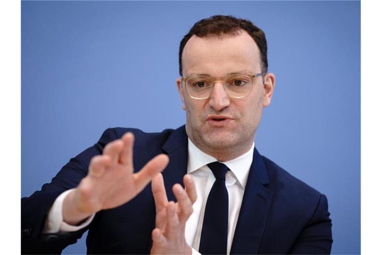 Jens Spahn (CDU) gibt eine Pressekonferenz zur Entwicklung in der Corona-Pandemie. Foto: Kay Nietfeld/dpa