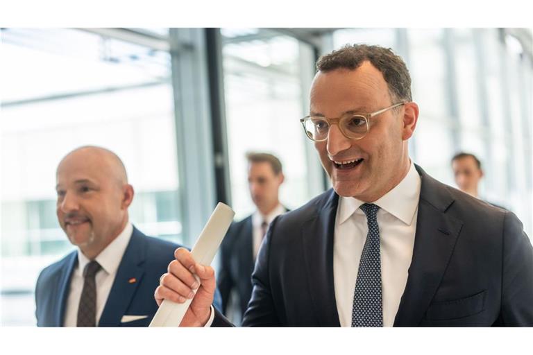 Jens Spahn (rechts), CDU/CSU Fraktionsvorsitzender im Bundestag, und  Alexander Hoffmann, CSU Landesgruppenvorsitzender (Archivbild)..