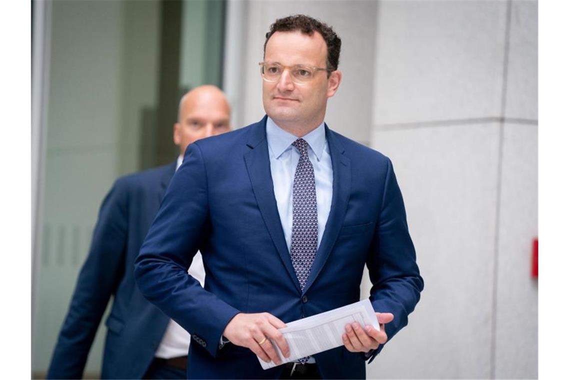 Jens Spahn sprach sich für ein möglichst einheitliches Vorgehen in der Debatte um eine Wiederzulassung von Zuschauern aus. Foto: Kay Nietfeld/dpa