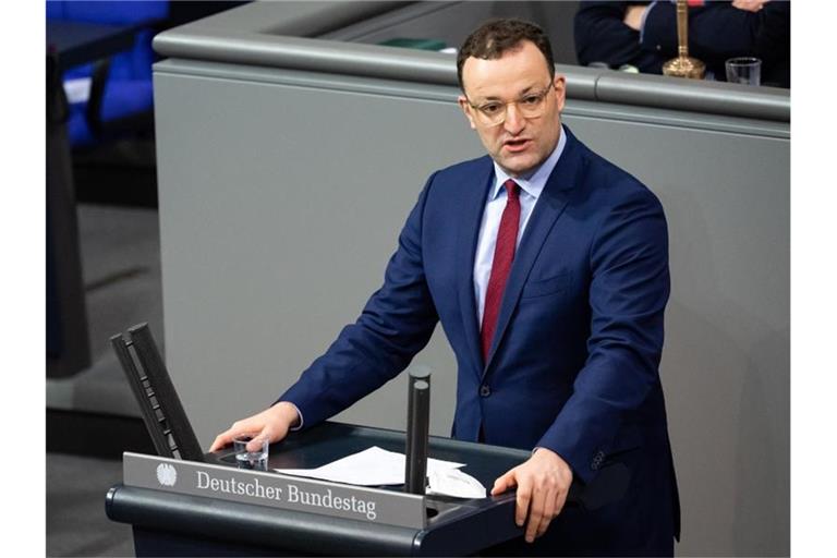 Jens Spahn spricht während der Aktuellen Stunde. Foto: Bernd von Jutrczenka/dpa
