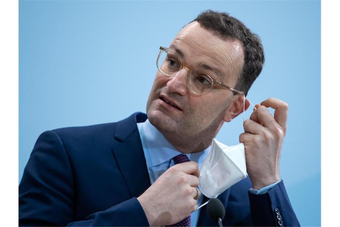 Jens Spahn: „Unser Ziel ist, dass es noch vor Weihnachten eine Zulassung gibt und dass wir dann auch noch in diesem Jahr beginnen können zu impfen“. Foto: Bernd von Jutrczenka/dpa