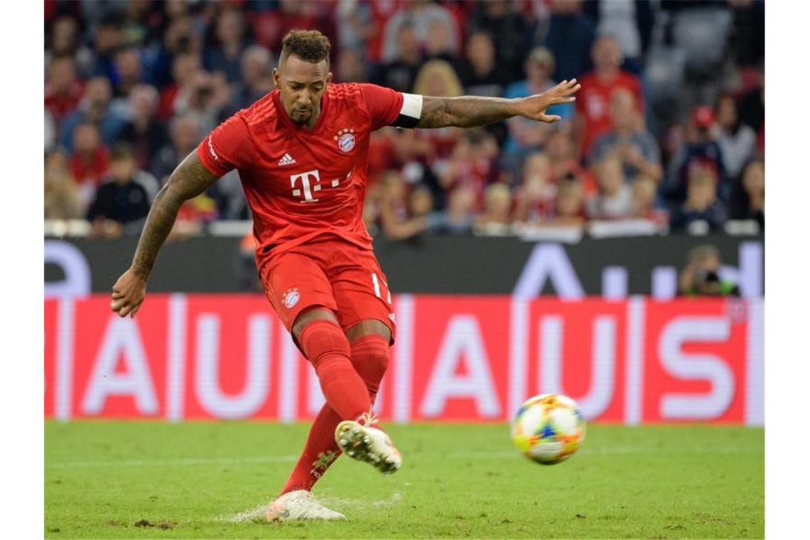 FC Bayern verliert letzten Test im Elfmeterschießen Jérôme Boateng verschoss den entscheidenden Elfmeter. Foto: Matthias Balk