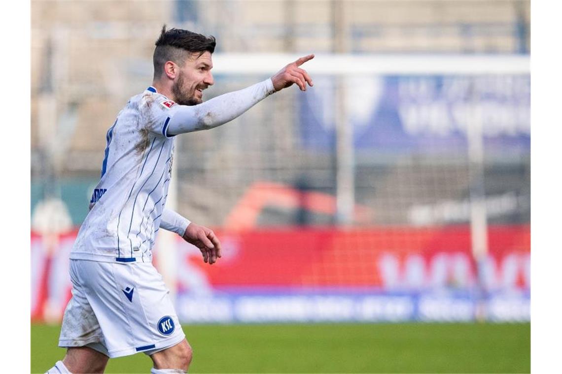 HSV setzt sich nach Bochum-Patzer ab - Nürnberg patzt erneut Jerome Gondorf war Karlsruhes Matchwinner beim Sieg in Bochum. Foto: Guido Kirchner/dpa