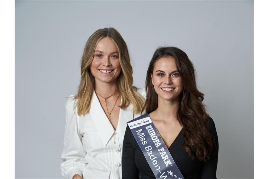 Jessica Bisceglia (r), die neue Miss Baden-Württemberg, neben Nadine Berneis, Miss Germany 2019. Foto: Tobias Dick/MGC-Miss Germany Corporation/dpa