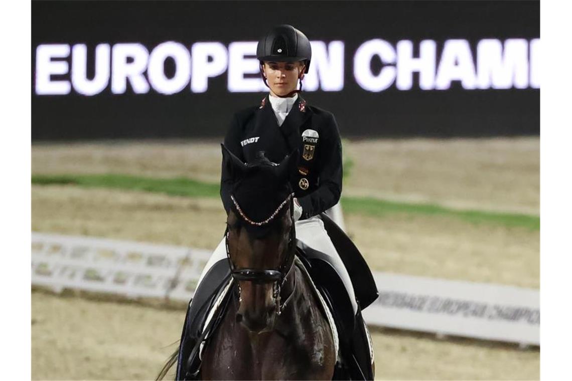 Jessica von Bredow-Werndl gewann bei der Dressur-EM ihre dritte Goldmedaille. Foto: Friso Gentsch/dpa