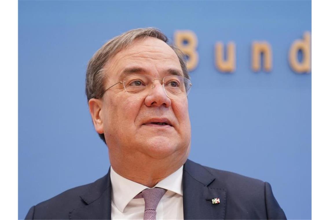 Kampfabstimmung um CDU-Vorsitz: CDU vor Richtungsentscheid Jetzt ist es offiziell: Armin Laschet (CDU) kandidiert um den Vorsitz seiner Partei. Foto: Kay Nietfeld/dpa
