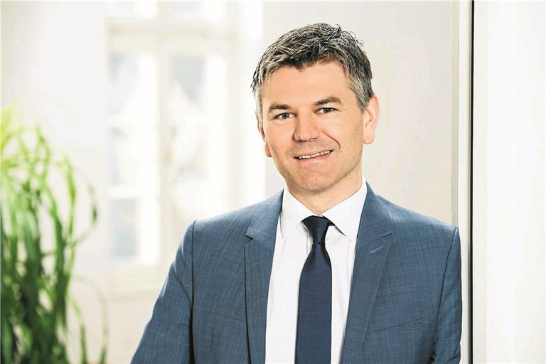 Jetzt ist es offiziell: Ian Schölzel, Bürgermeister von Weissach im Tal, wird kommendes Jahr neuer Erster Bürgermeister von Waiblingen. Foto: Gemeinde