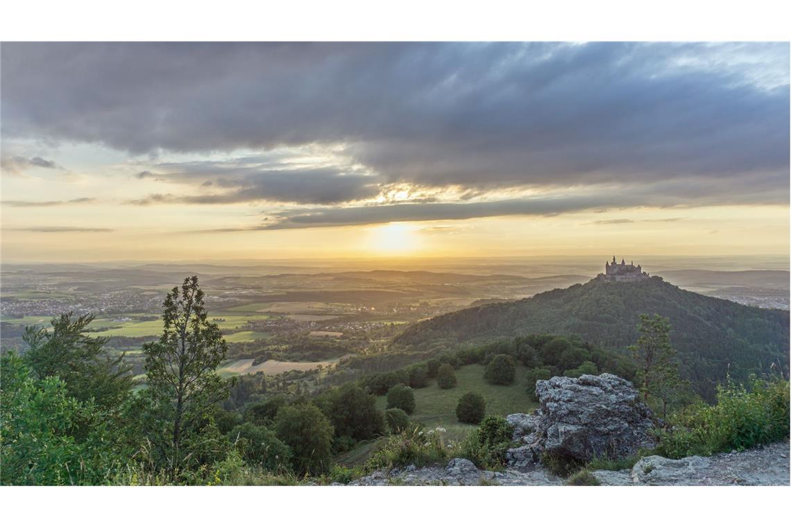 6 x 60 Kilometer Laufen – mit einem guten Essen kein Problem Jetzt kommt der Hohenzollern ganz oft in den Blick: Am schönsten ist die Sicht vom Zeller Horn.