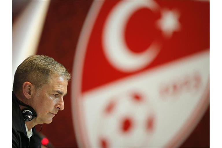 Jetzt startet Stefan Kuntz sein Abenteuer als Nationalcoach der Türkei. Foto: Uncredited/AP/dpa