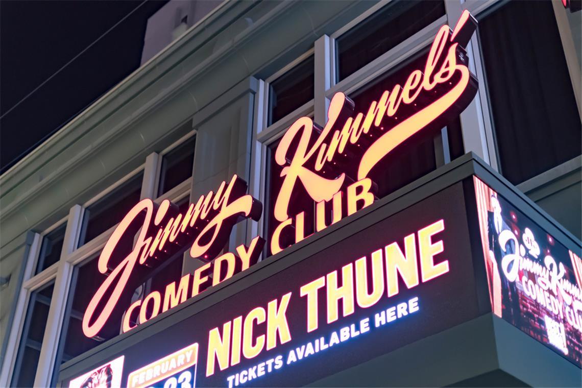 Jimmy Kimmel zurück im TV: Nach Eklat um Charlie Kirk attackiert er Trump und warnt vor Angriffen auf die Meinungsfreiheit in den USA.