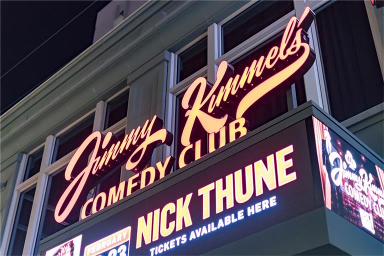 Jimmy Kimmel zurück im TV: Nach Eklat um Charlie Kirk attackiert er Trump und warnt vor Angriffen auf die Meinungsfreiheit in den USA.