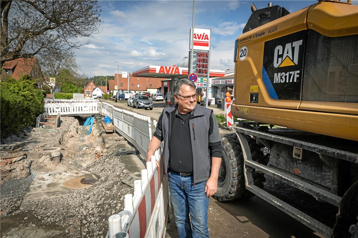 Bis zu 90 Prozent weniger Umsatz Joachim Blatt, Tankenstellenbetreiber und Chef eines Autohauses, wurde von der Baustelle schwerer getroffen als gedacht. Fotos: Alexander Becher