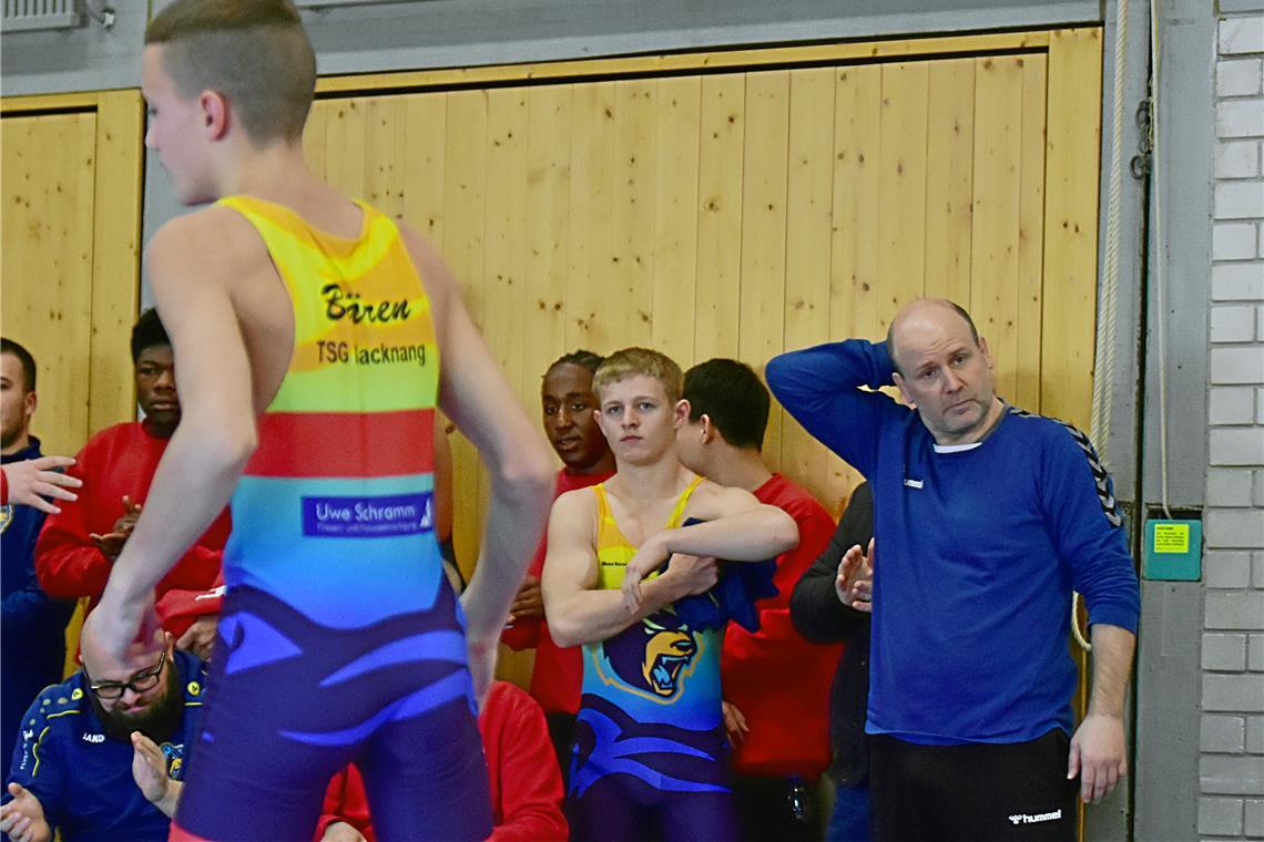 Joachim Krohlas (hinten rechts) und die TSG-Ringer werden künftig in der Landesklasse starten.