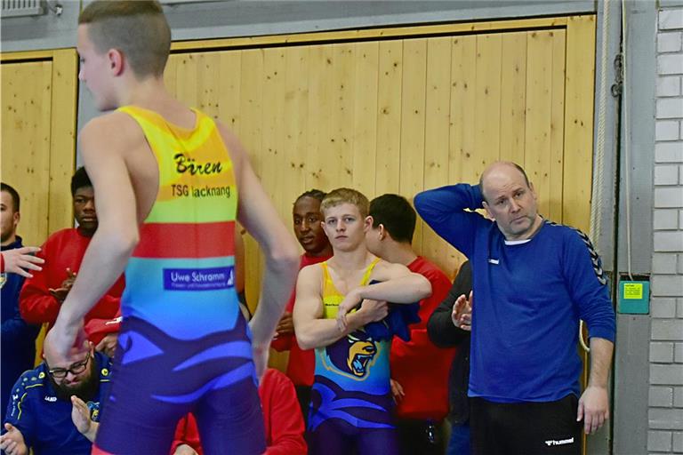 Joachim Krohlas (hinten rechts) und die TSG-Ringer werden künftig in der Landesklasse starten.
