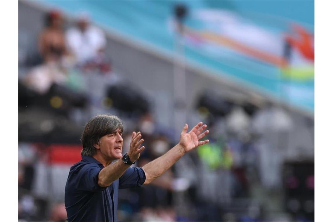 Joachim Löw bereitet die deutsche Nationalmannschaft auf das letzte Gruppenspiel gegen Ungarn vor. Foto: Christian Charisius/dpa