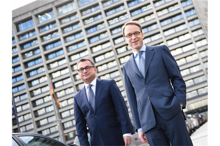 Joachim Nagel (l) hat das Amt des Bundesbank-Präsidenten von Jens Weidmann übernommen (Archivbild). Foto: Arne Dedert/dpa