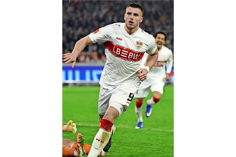 Job erledigt: Ermedin Demirovic dreht nach seinem zweiten Treffer für den VfB ab.