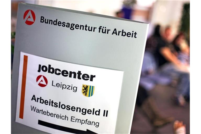 Jobcenter in Leipzig: Die Zahl der Arbeitslosen ist im Juli auf 2,275 Millionen gestiegen. Foto: Jan Woitas