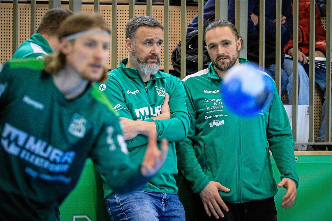 Abschluss und Generalprobe in einem Jochen Bartels (Mitte) will sehen, dass Markus Dangers (rechts) und Co. den Hebel möglichst schnell wieder umlegen. Foto: Alexander Becher