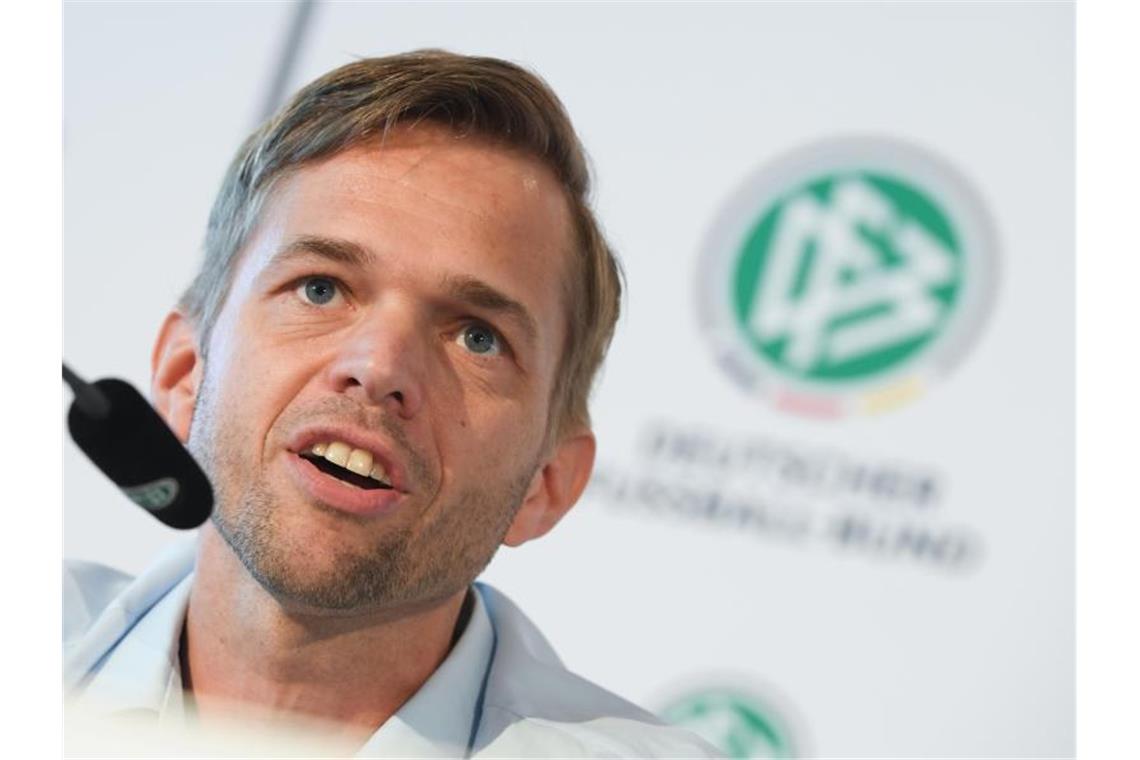 Videobeweis-Chef Drees: Am Überprüfungstempo arbeiten Jochen Drees, Projektleiter Video Assist, sieht die Arbeit der Videoassistenten positiv. Foto: Arne Dedert/dpa
