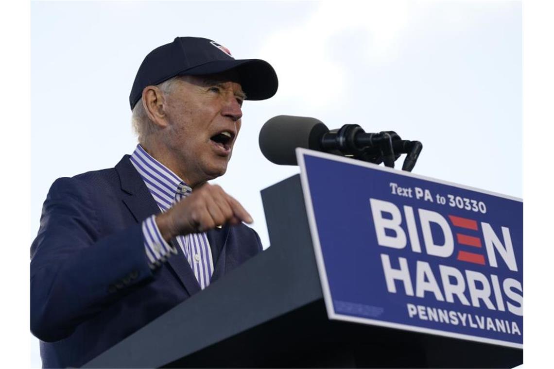 Biden: Trump hat vor dem Coronavirus kapituliert Joe Biden bei einer Wahlveranstaltung im texanischen Dallas. Foto: Andrew Harnik/AP/dpa