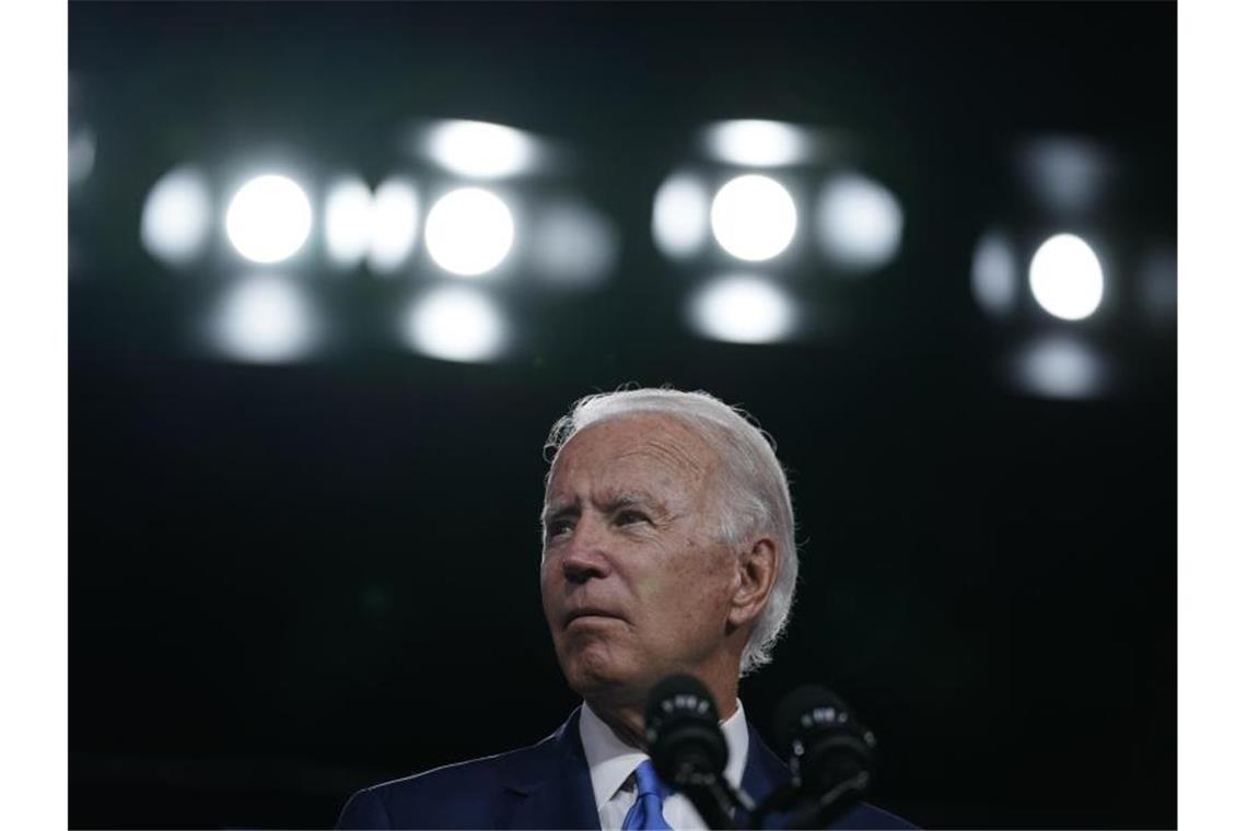 Trump ermutigt Briefwähler zu doppelter Stimmabgabe Joe Biden hält eine Rede bei einer Wahlkampfveranstaltung. Foto: Carolyn Kaster/AP/dpa