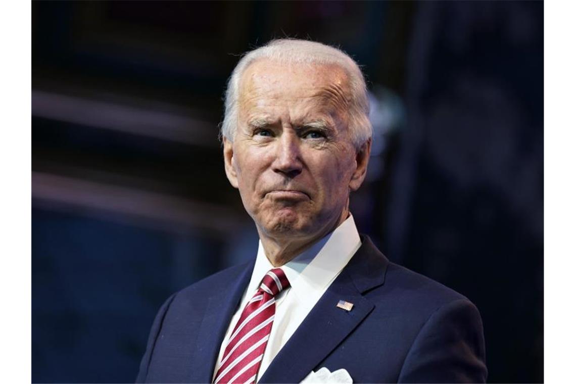 Joe Biden hat sich beim Spielen mit seinem Deutschen Schäferhund „Major“ am Fuß verletzt. Foto: Andrew Harnik/AP/dpa