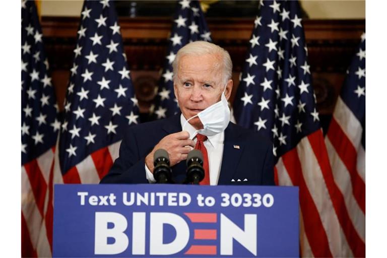 Joe Biden ist bereits als designierter Herausforderer von Amtsinhaber Donald Trump bei der Präsidentenwahl im November gesetzt. Foto: Matt Rourke/AP/dpa