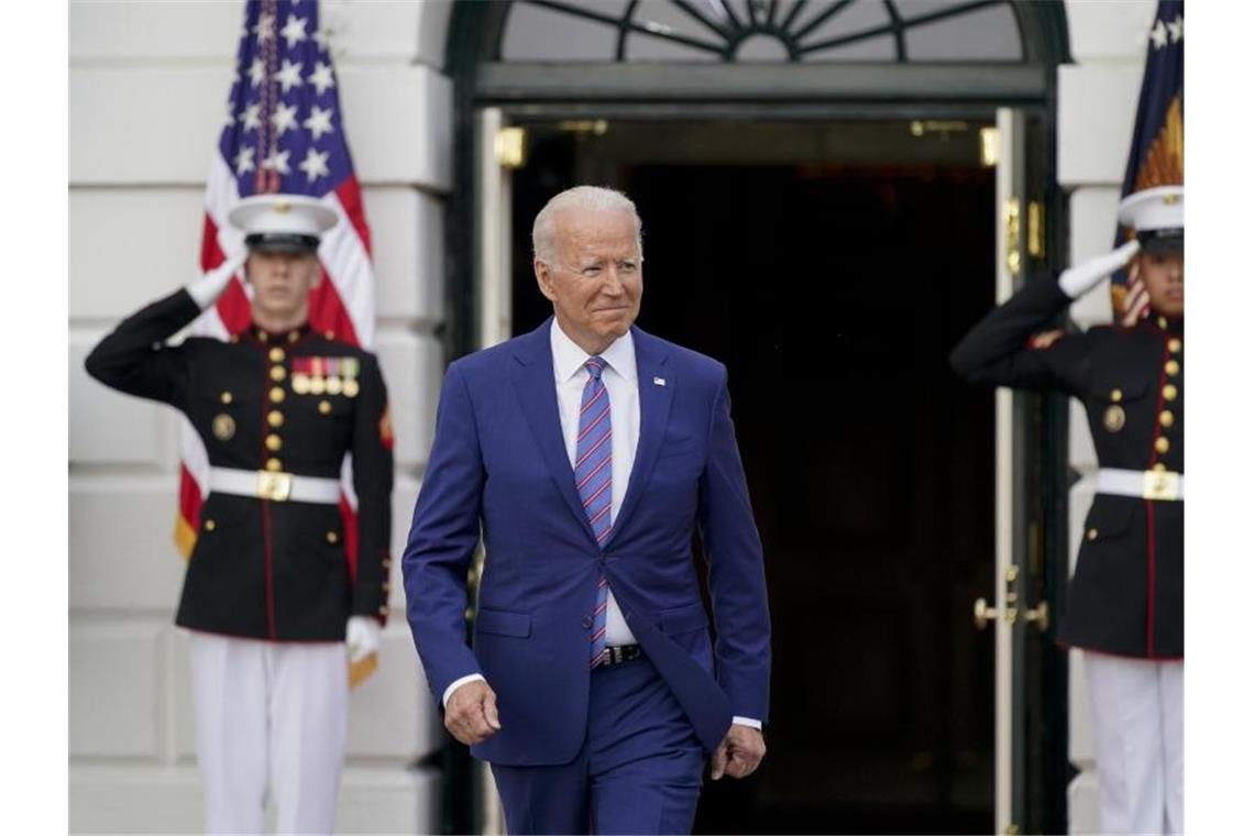 Joe Biden, Präsident der USA, kommt zu einer Feier zum Unabhängigkeitstag auf dem Südrasen des Weißen Hauses. Foto: Patrick Semansky/AP/dpa