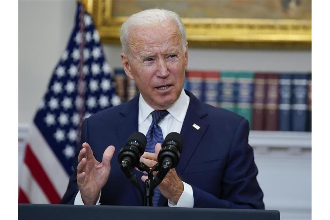 Biden erwägt, Evakuierungen in Kabul zu verlängern Joe Biden, Präsident der USA, spricht im Roosevelt Room des Weißen Hauses über den Fortschritt der Evakuierungen aus Afghanistan. Foto: Manuel Balce Ceneta/AP/dpa
