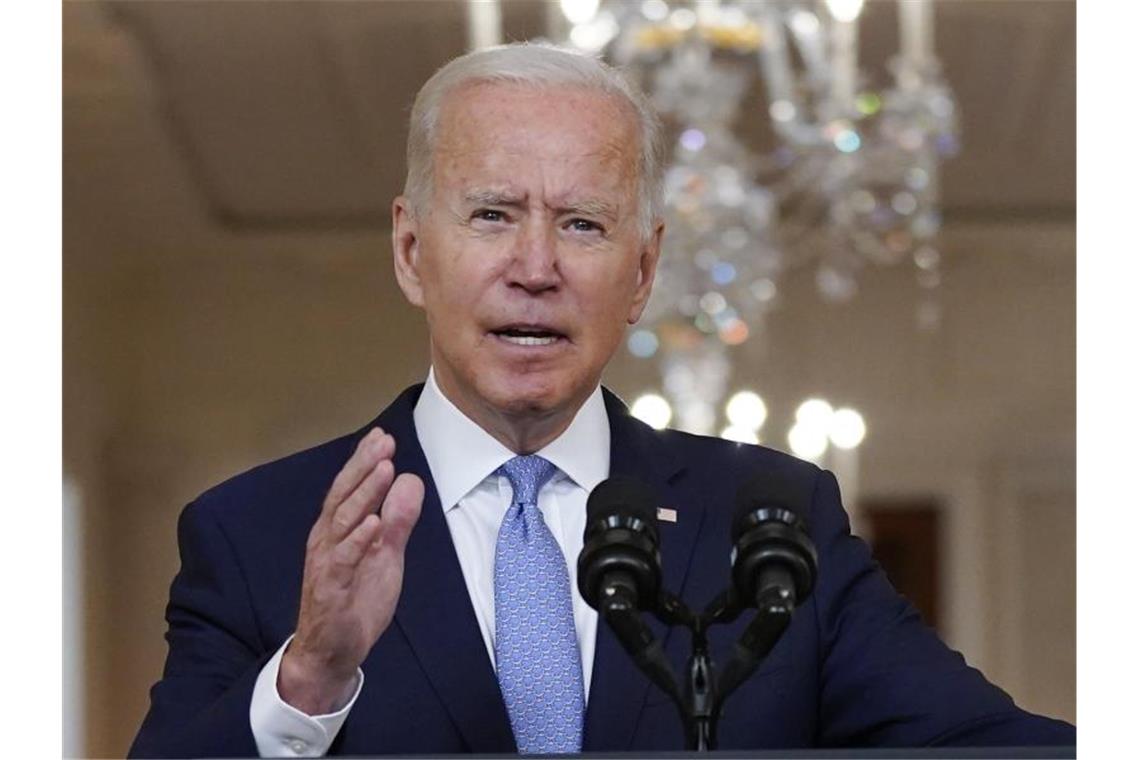 Joe Biden, Präsident der USA, spricht im State Dining Room des Weißen Hauses über den Afghanistan-Abzug. Foto: Evan Vucci/AP/dpa