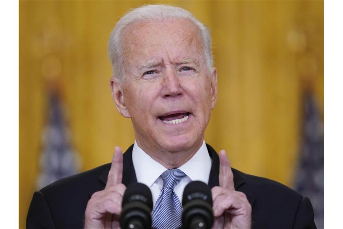 Biden droht Taliban bei Angriffen mit Gegenschlägen Joe Biden, Präsident der USA, spricht im Weißen Haus über die Situation in Afghanistan. Foto: Evan Vucci/AP/dpa