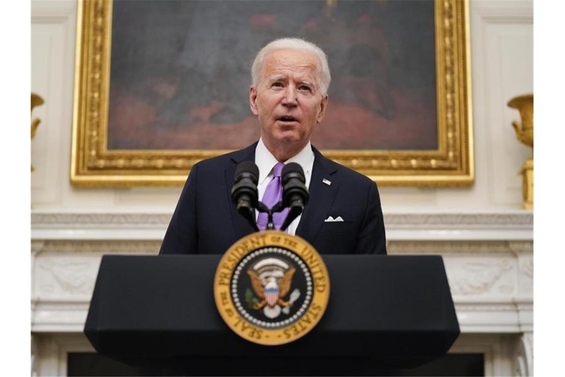 Joe Biden, Präsident der USA, spricht über das neuartige Coronavirus im State Dinning Room des Weißen Hauses. Foto: Alex Brandon/AP/dpa