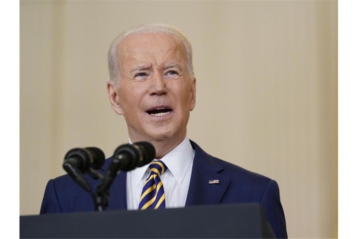 Biden will großes Sozial- und Klimapaket durchsetzen Joe Biden, Präsident der USA, spricht während einer Pressekonferenz im East Room des Weißen Hauses. Foto: Susan Walsh/AP/dpa