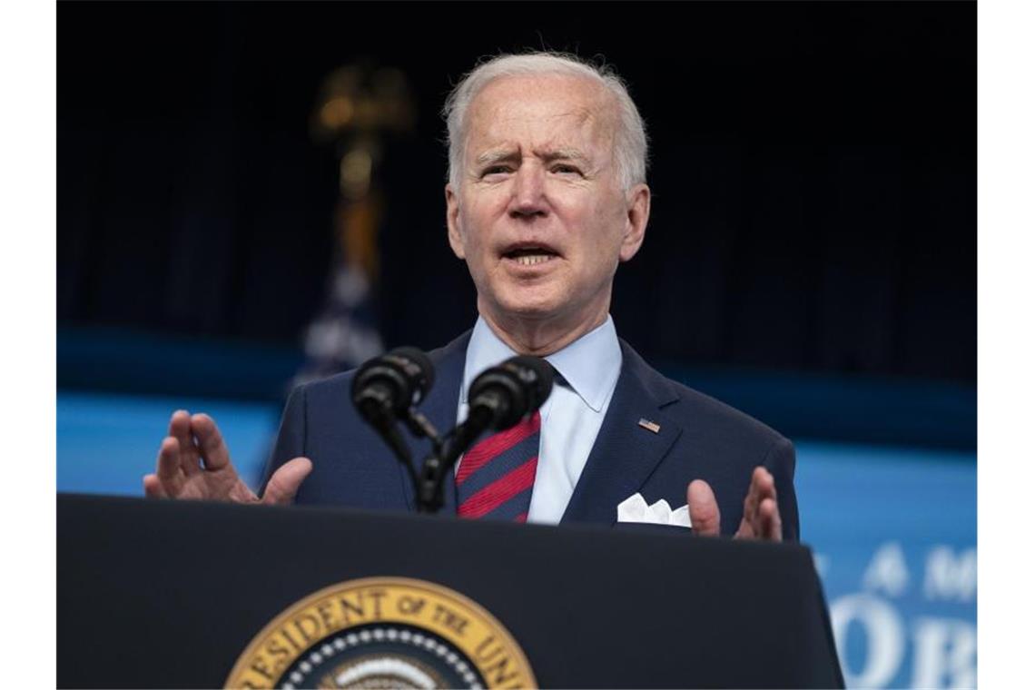 Joe Biden, Präsident der USA, will mit mehreren Verfügungen die Waffengesetze verschärfen. Foto: Evan Vucci/AP/dpa