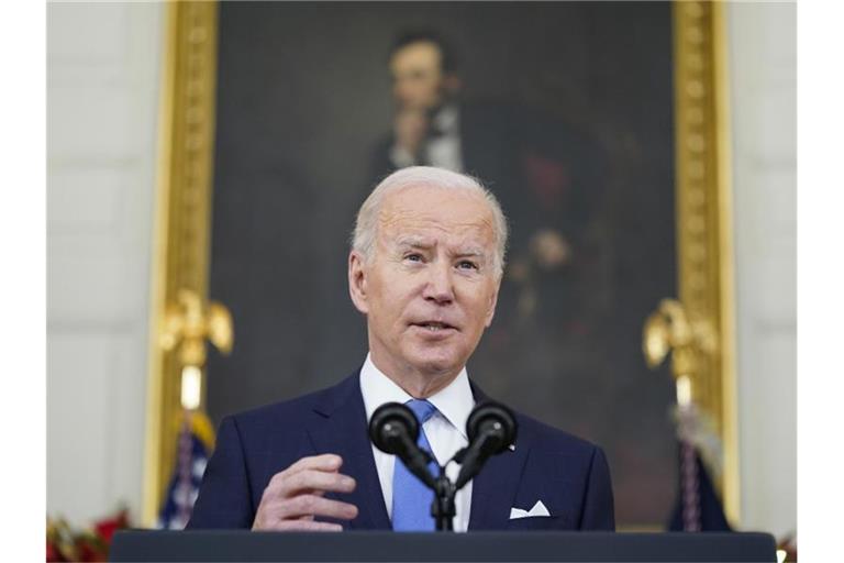 Joe Biden spricht im State Dining Room des Weißen Hauses über die Bekämpfung des Coronavirus und Corona-Impfungen. Foto: Patrick Semansky/AP/dpa