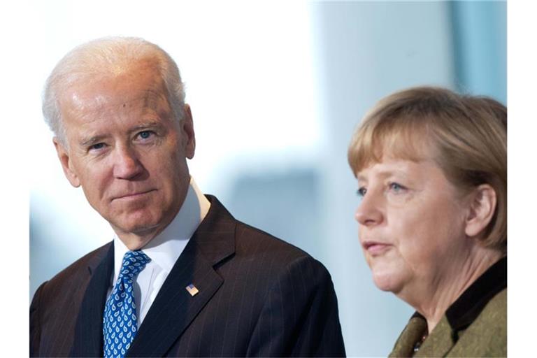Joe Biden und Angela Merkel bei einem Treffen im Februar 2013. Foto: picture alliance / dpa