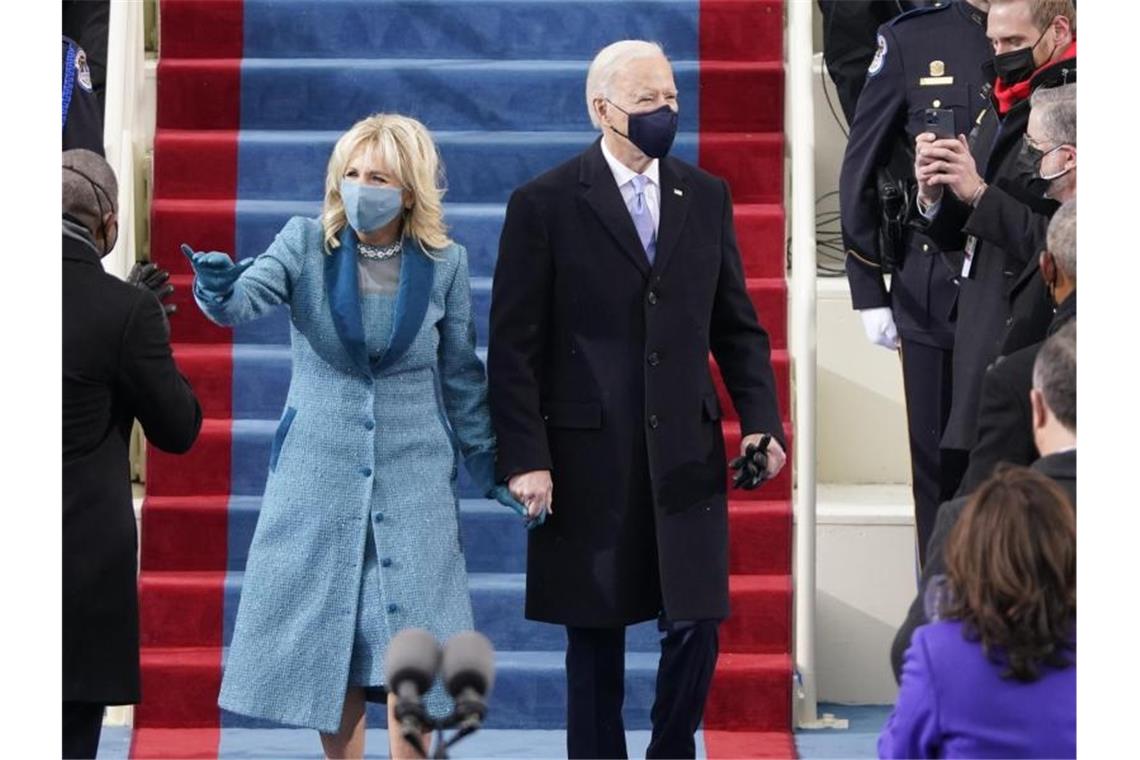 Joe Biden und seine Frau Jill auf dem Weg zur Amtseinführung. Foto: Patrick Semansky/AP Pool/dpa