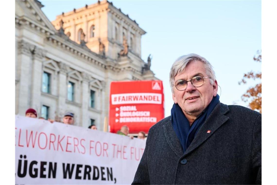 IG Metall-Chef: Höhere Löhne stehen 2022 im Mittelpunkt Jörg Hofmann ist erster Vorsitzender der IG Metall. Foto: Annette Riedl/dpa