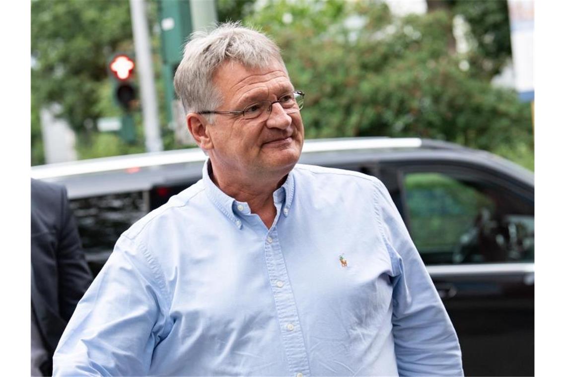 Meuthen hält sich Kandidatur offen: Kein Konflikt mit Weidel Jörg Meuthen kommt zur Sitzung des Bundesvorstands der AfD. Foto: Bernd von Jutrczenka/dpa