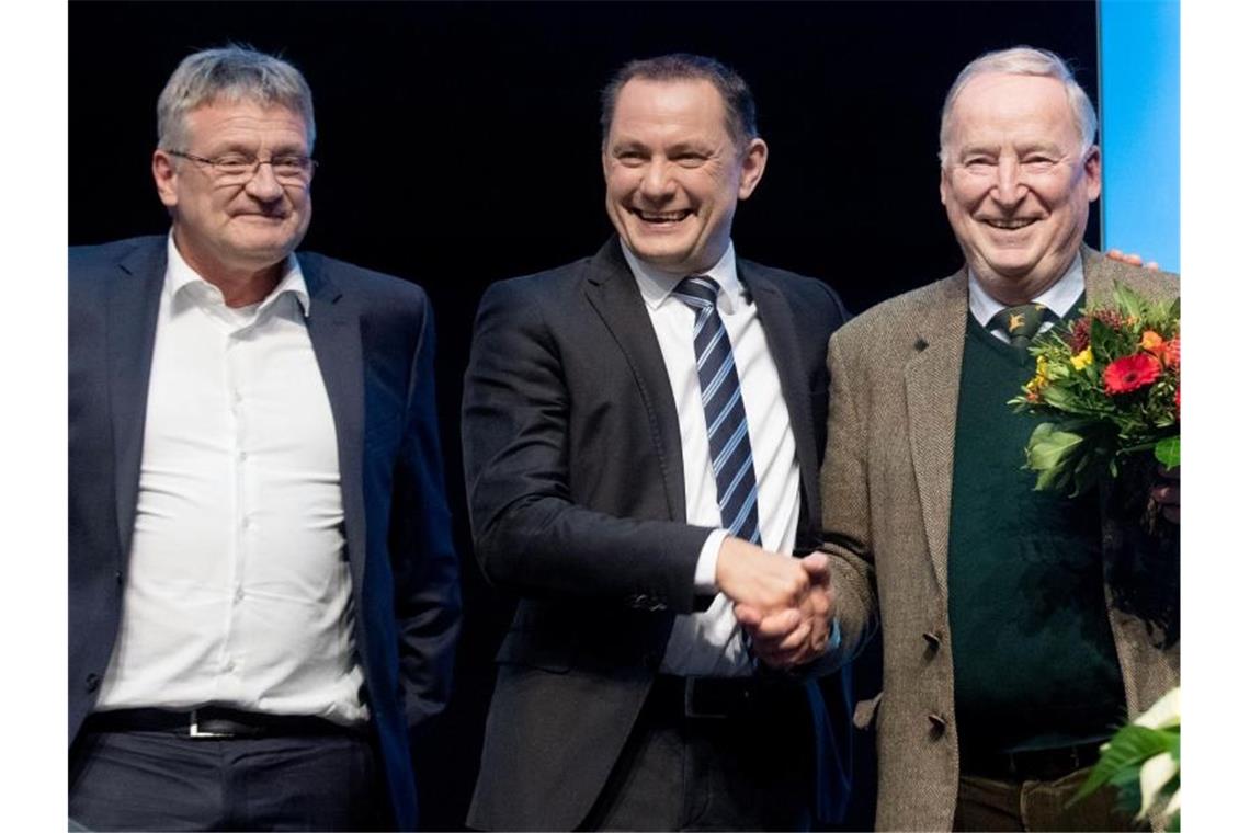 Jörg Meuthen (l-r), Tino Chrupalla und Alexander Gauland beim Parteitag in Braunschweig. Foto: Julian Stratenschulte/dpa