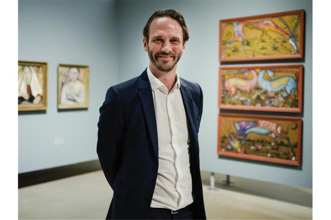 Neuer Kunsthallen-Chef setzt inhaltliche Akzente Johan Holten, Direktor der Kunsthalle Mannheim, steht vor Werken der Künstlerin Anita Rée. Foto: Uwe Anspach/dpa