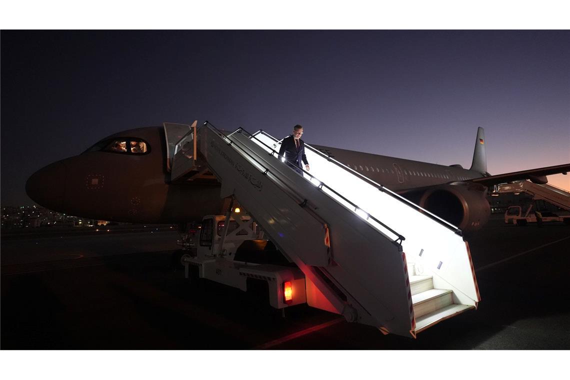 Johann Wadephul, Bundesminister des Auswärtigen, kommt auf dem Militärflughafen Marka in Amman an.