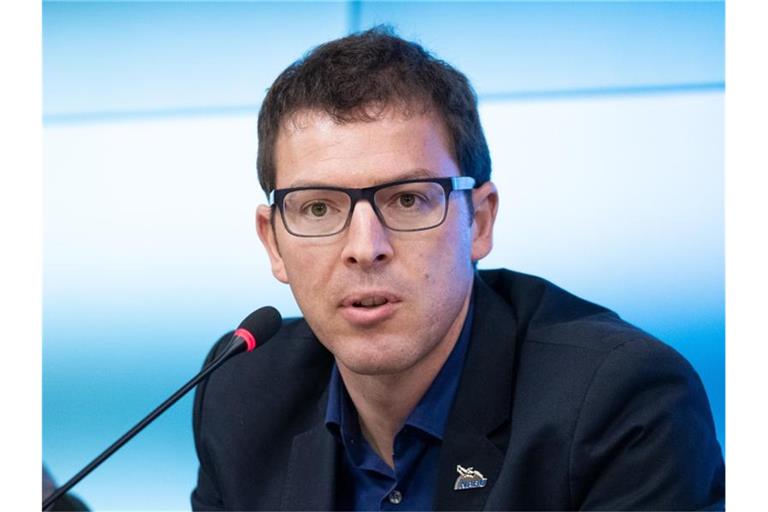 Johannes Enssle spricht bei einer Pressekonfrenz im Landtag. Foto: Bernd Weißbrod/dpa/Archivbild